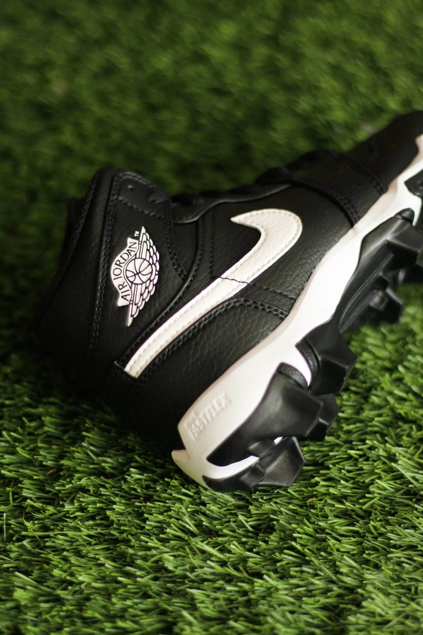 JORDAN 1 MID YOUTH CLEAT (GS) "BLACK"