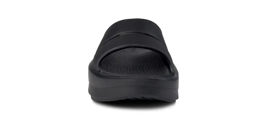 OOFOS - OOmega OOahh Sandal (Black) - Women's