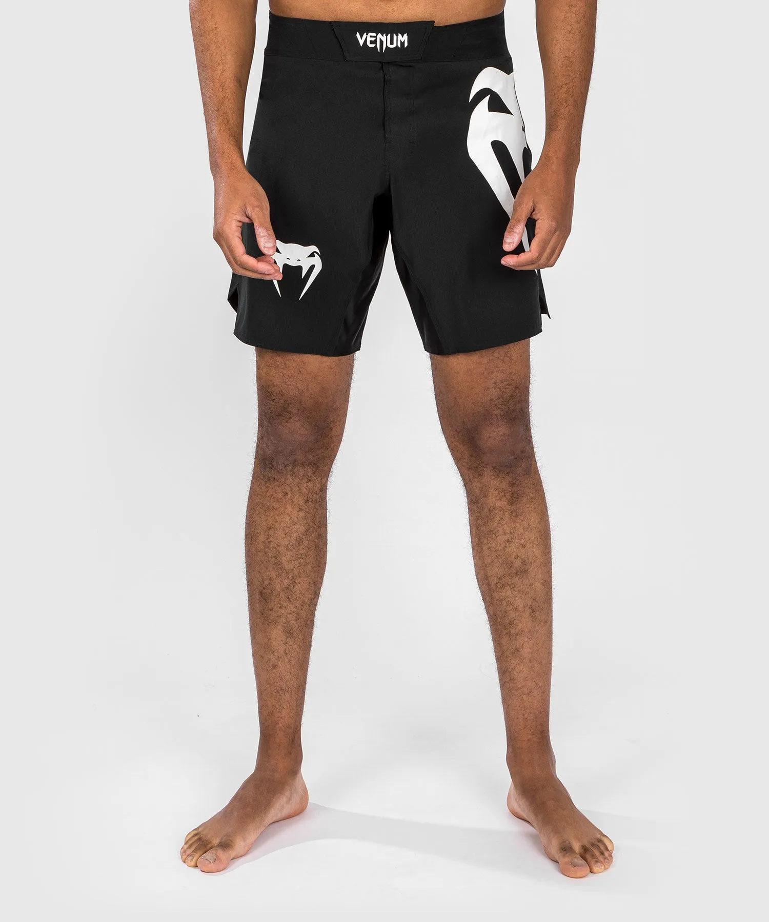 Venum Light 5.0 Fightshort - Black/White