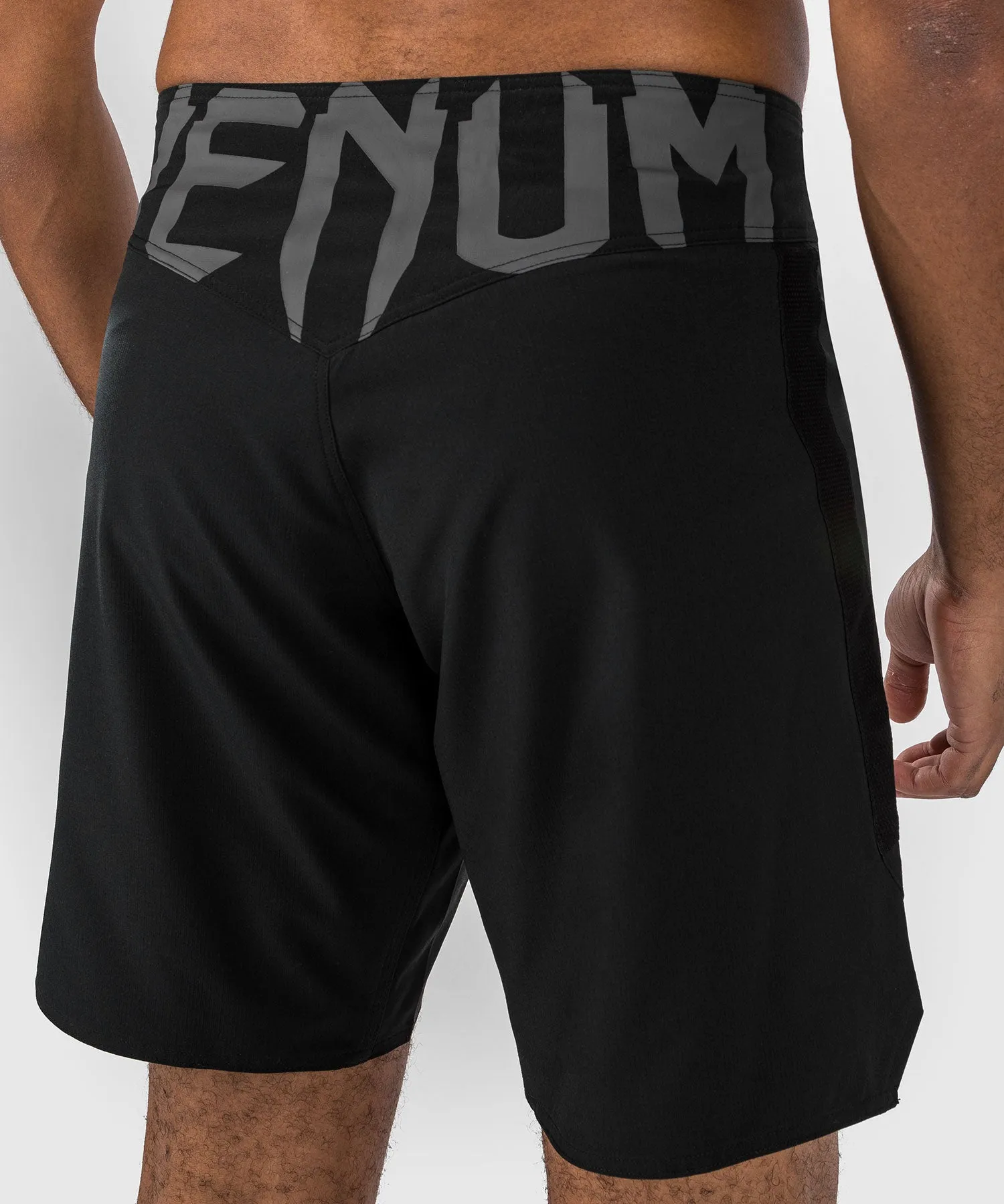 Venum Light 5.0 Fightshort - Black/White